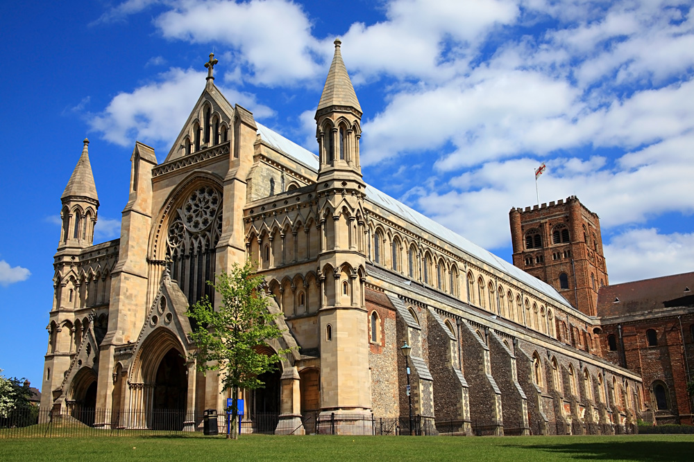 Cathédrale de St Albans dominant la ville