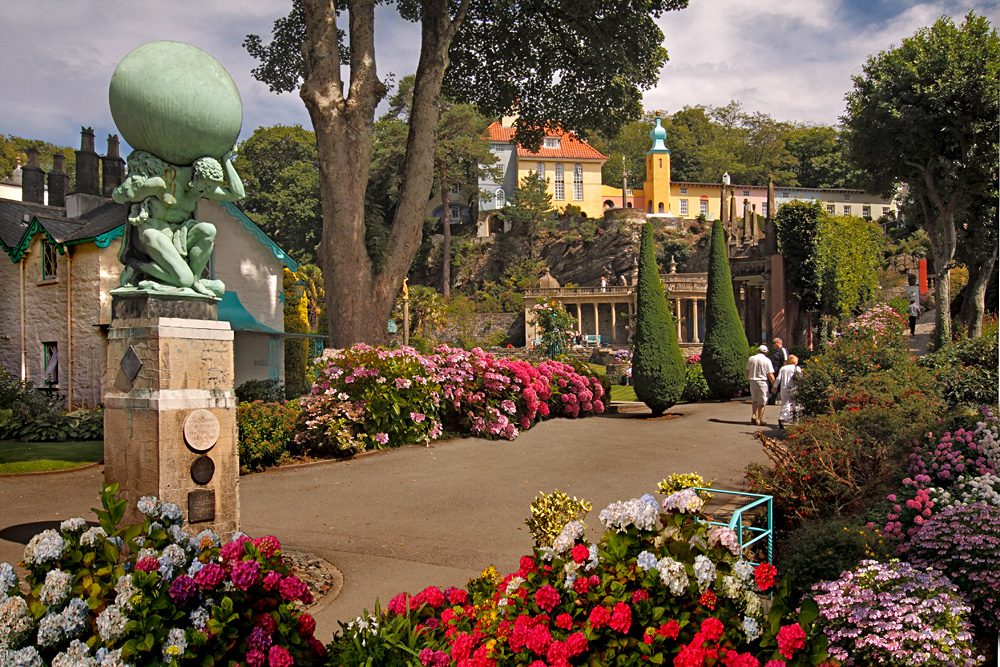 Maisons colorées de style italien à Portmeirion