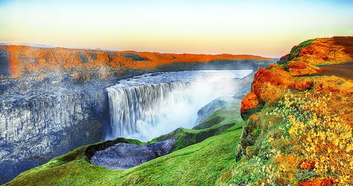 La chute de Dettifoss dans son canyon de basalte, au nord de l’Islande