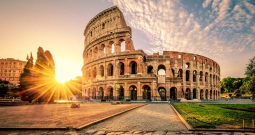 Le Colisée de Rome au lever du soleil