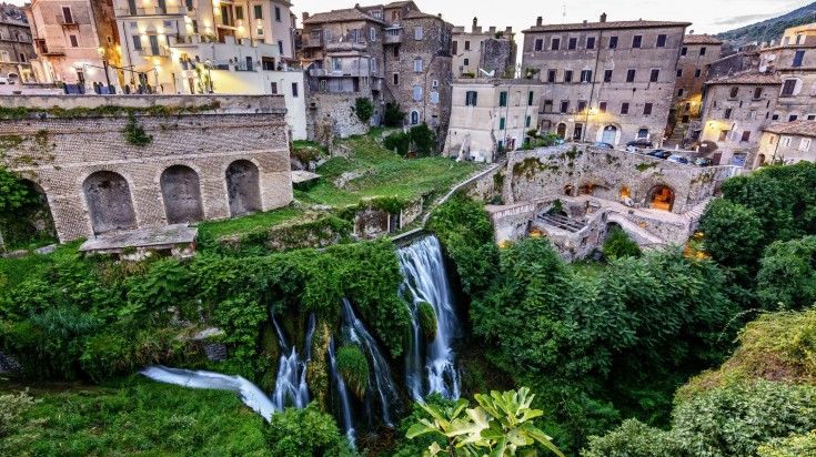 Fontaines et jardins en terrasses de la Villa d’Este à Tivoli